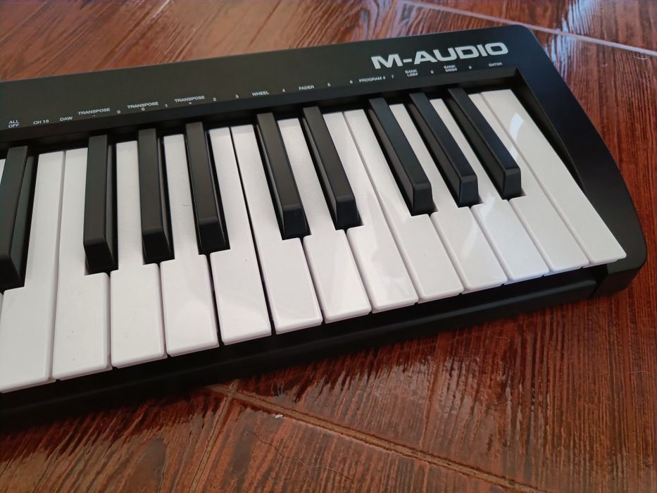 Teclado MIDI 49 teclas M-AUDIO