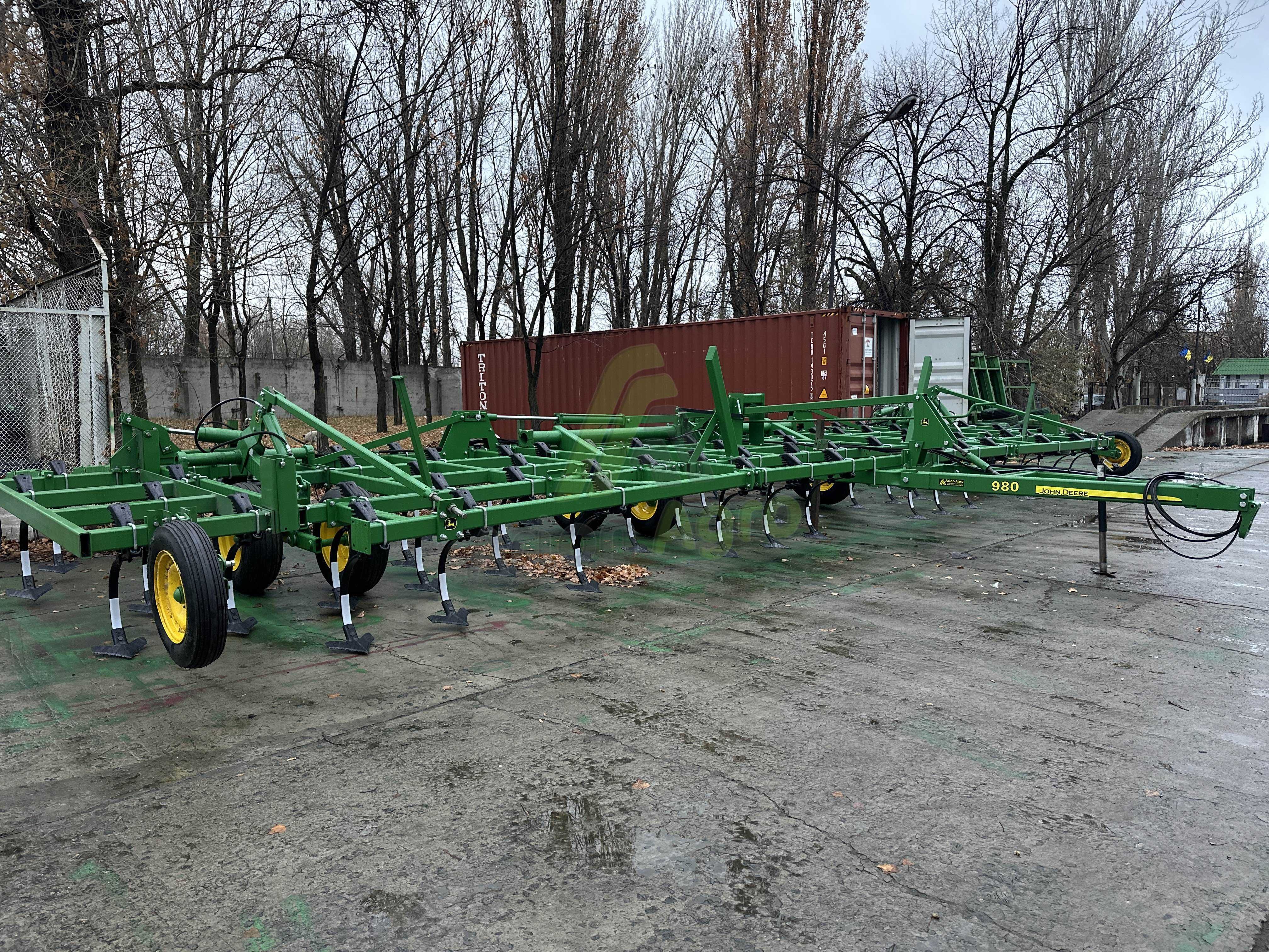Культиватор Джон Дір 980 John Deere шириною 13 метрів