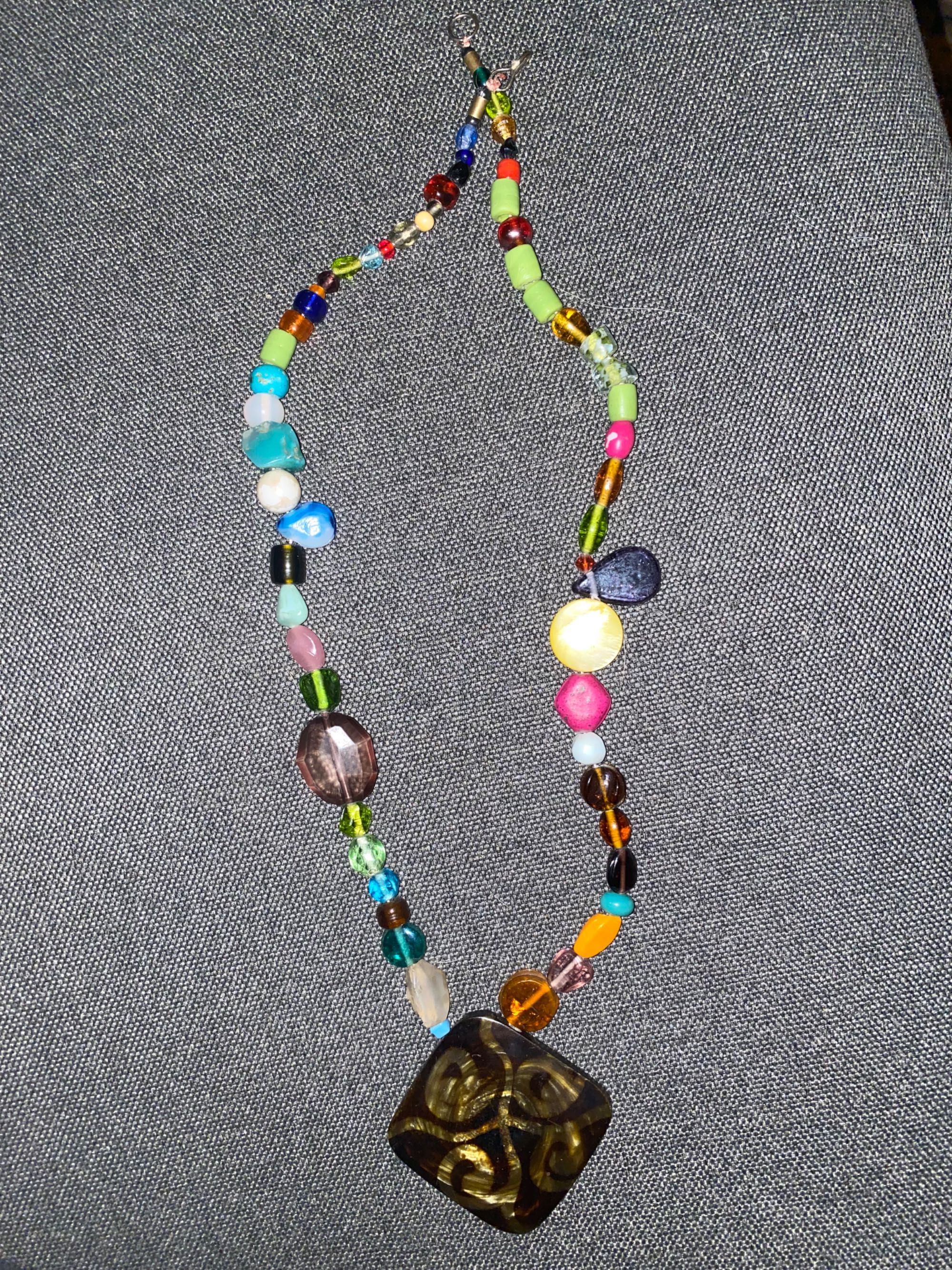 Ожерелье хиппи с камнями и минералами