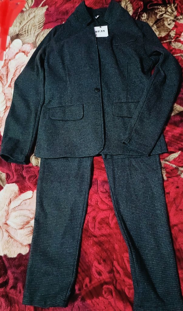 Продам новий чоловічий костюм.