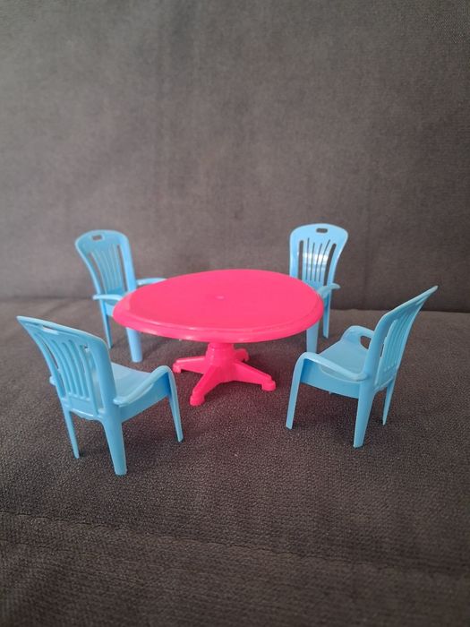 Mebelki 4 krzesła + stół