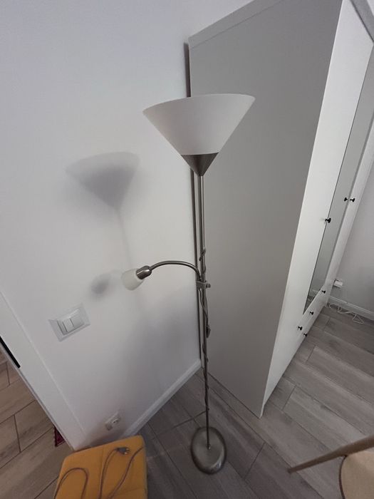 Lampa podlogowa