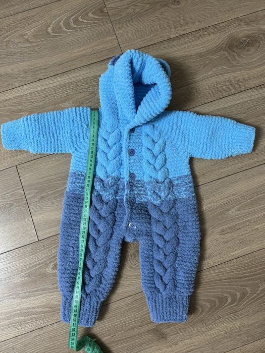 Вʼязаний дитячий комбінезон