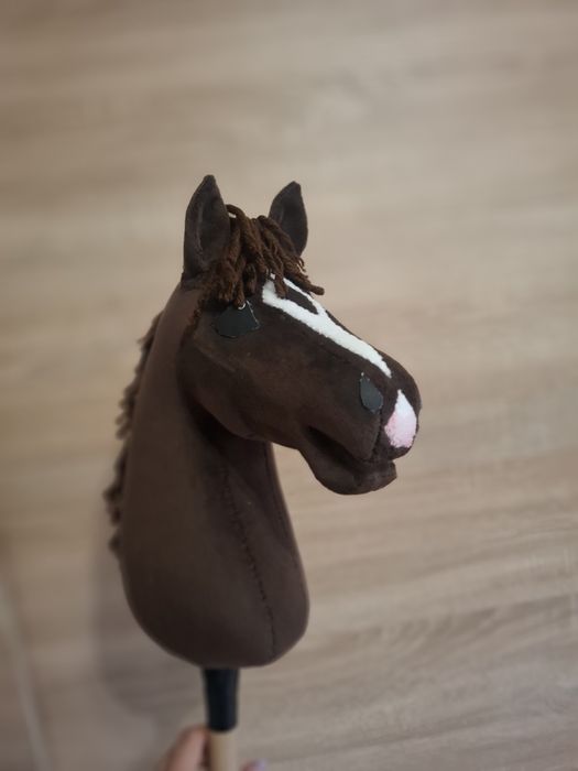 Hobby horse kasztanowaty