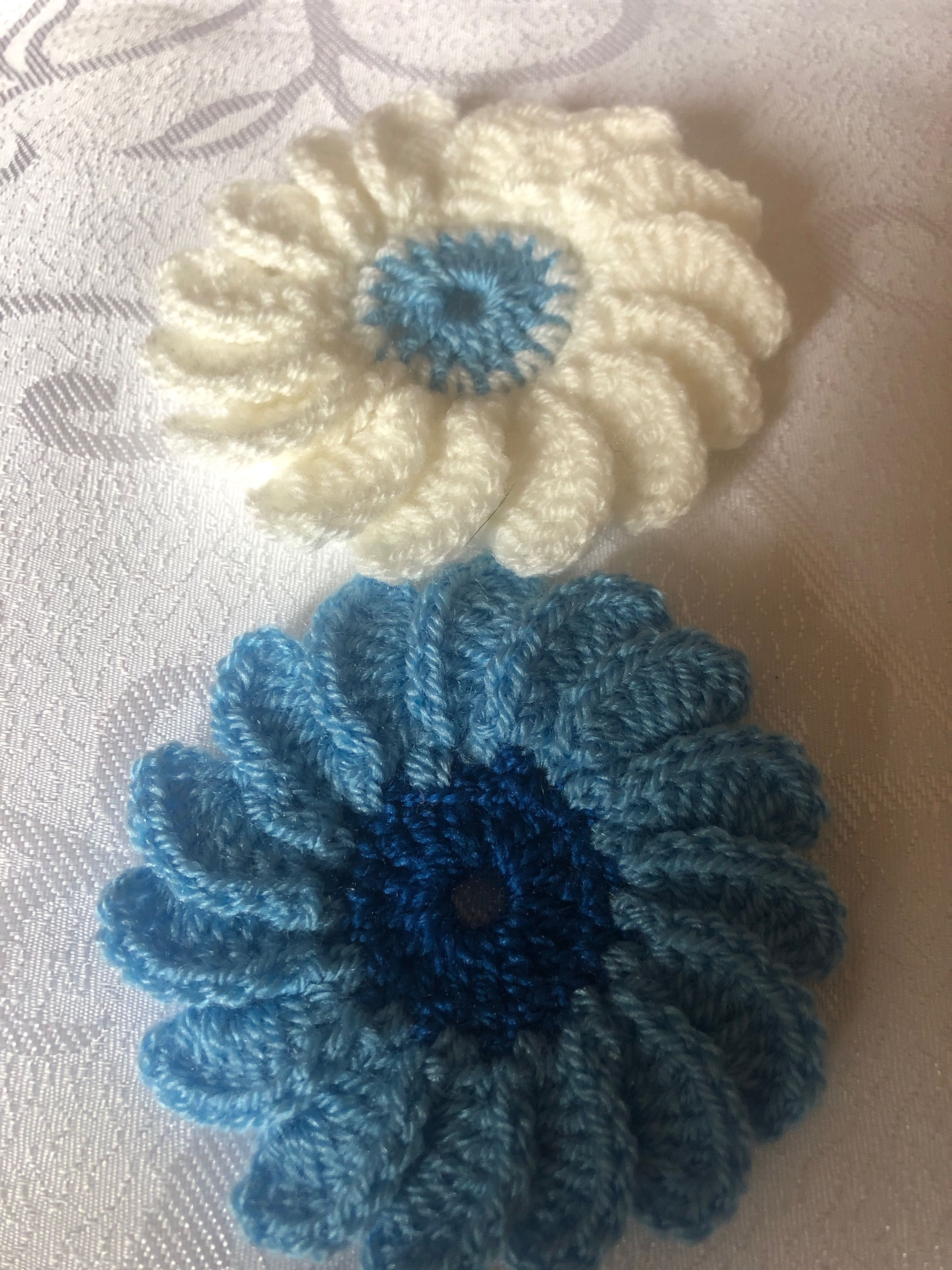 kwiatki na szydełku,wielkość 6-8 cm , szydełko ,do ozdób , wstawek