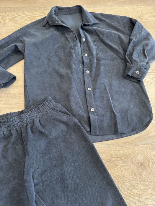 Стильный костюм джоггеры и рубашка