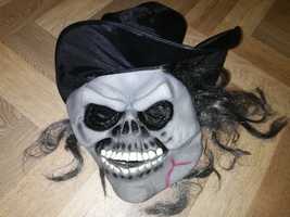 Карнавальная маска на Хеллоуин