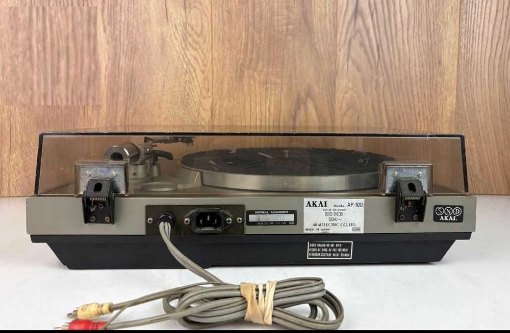 Gira discos - Akai AP100
