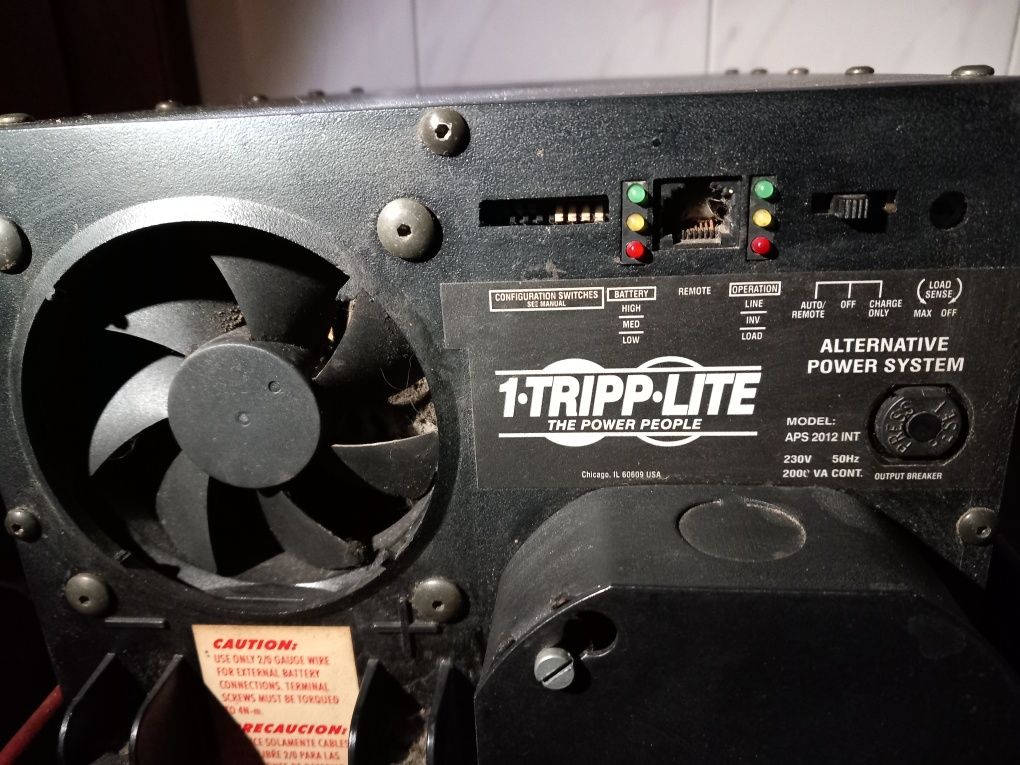 Инвертор Tripp Lite 2000W APS INT 12VDC 230V