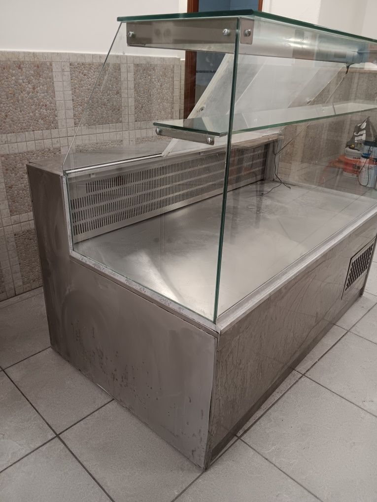 Vendo vitrine em bom estado