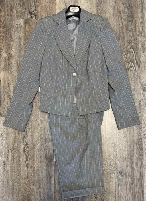 Пиджак + шорты , комплект на лето- весну. Новый !