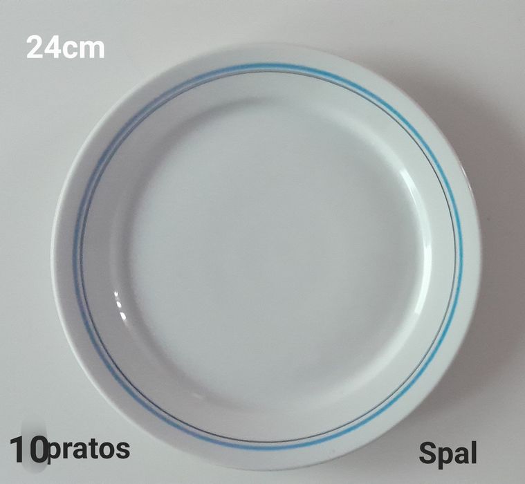 Pratos rasos e sopa variados