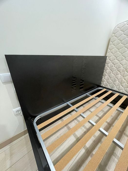 Cama de Casal em bom estado