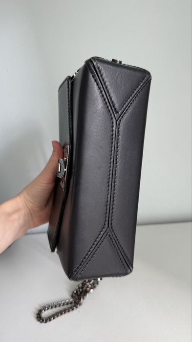 Чорна жіноча сумка з натуральної італійської шкіри