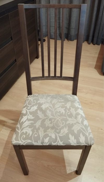 Mesa e 4 cadeiras de jantar