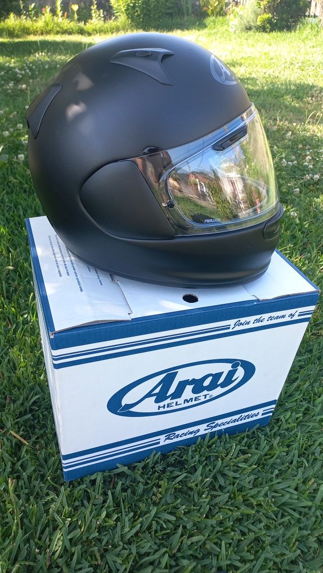 Capacete Arai + Luvas Ixon