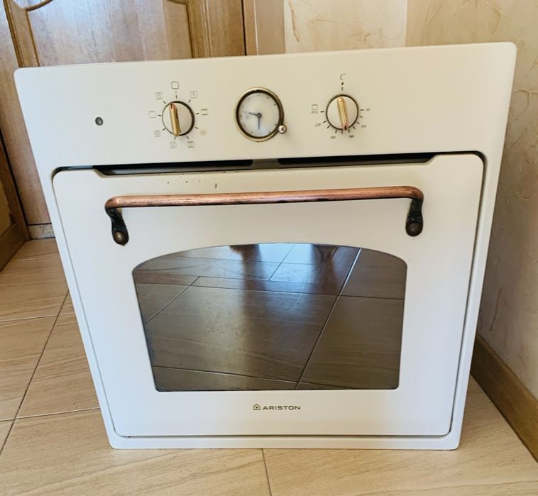 Духова шафа Hotpoint Ariston (Італія)
