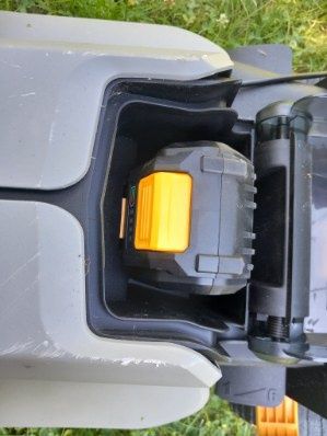 Kosiarka akumulatorowa Titan TTI836LWM 18V 5.0Ah