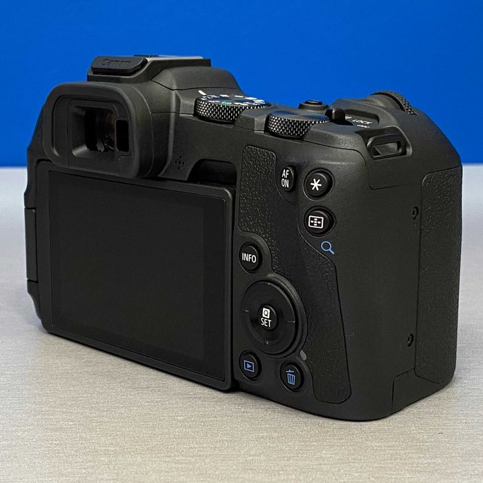 Canon EOS R8 (Corpo) - 24.2MP | 3 ANOS DE GARANTIA