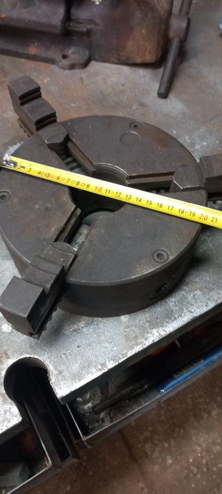 Uchwyt tokarki 200 mm