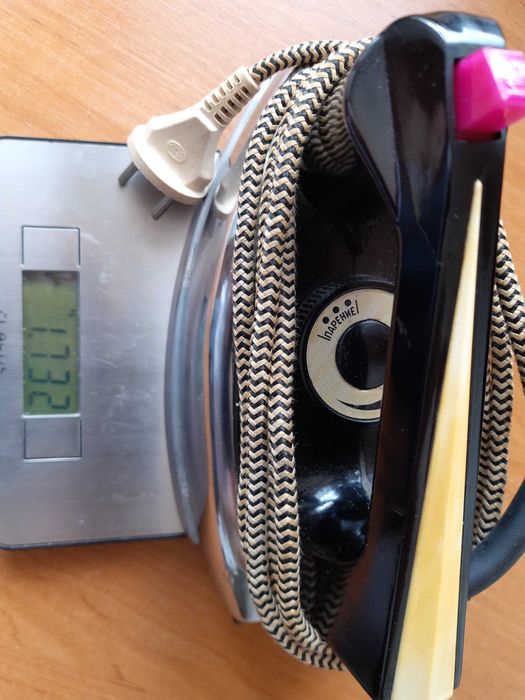 Stare żelazko elektryczne parowe