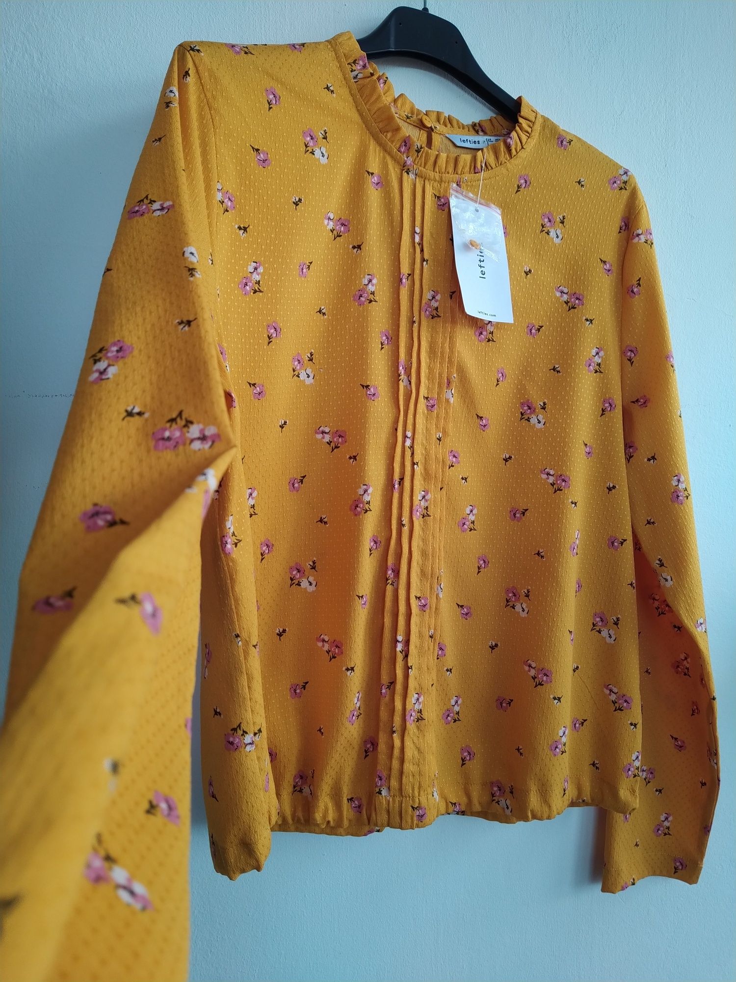 Blusa floral alegre e elegante - Lefties - Tamanho L - Nova!