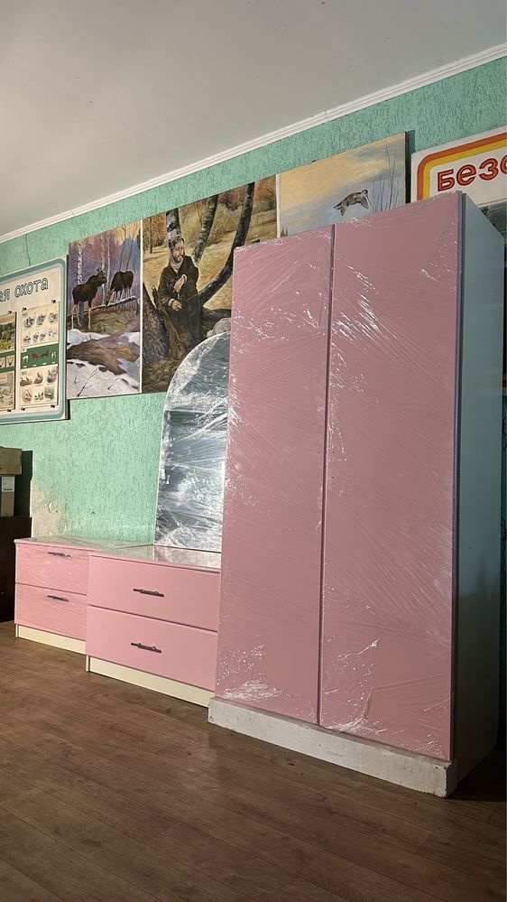 Продам прихожую, шкаф