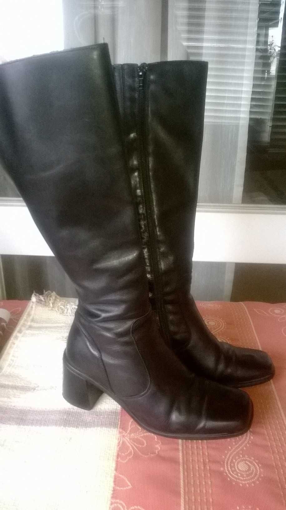 Botas pretas de couro - Bata - Nº 36