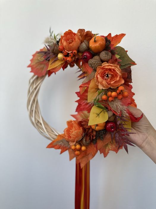 Осііній декор в наявності.