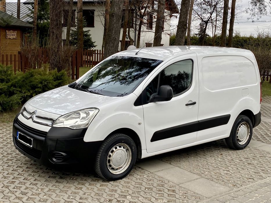 Wypozyczalnia aut  furgon blaszak Berlingo/Partner Wynajem busa