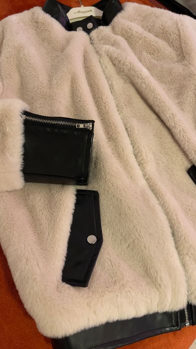 Розкішний молочний хутряний бомбер экошубка з еко -хутра на молнї s -m