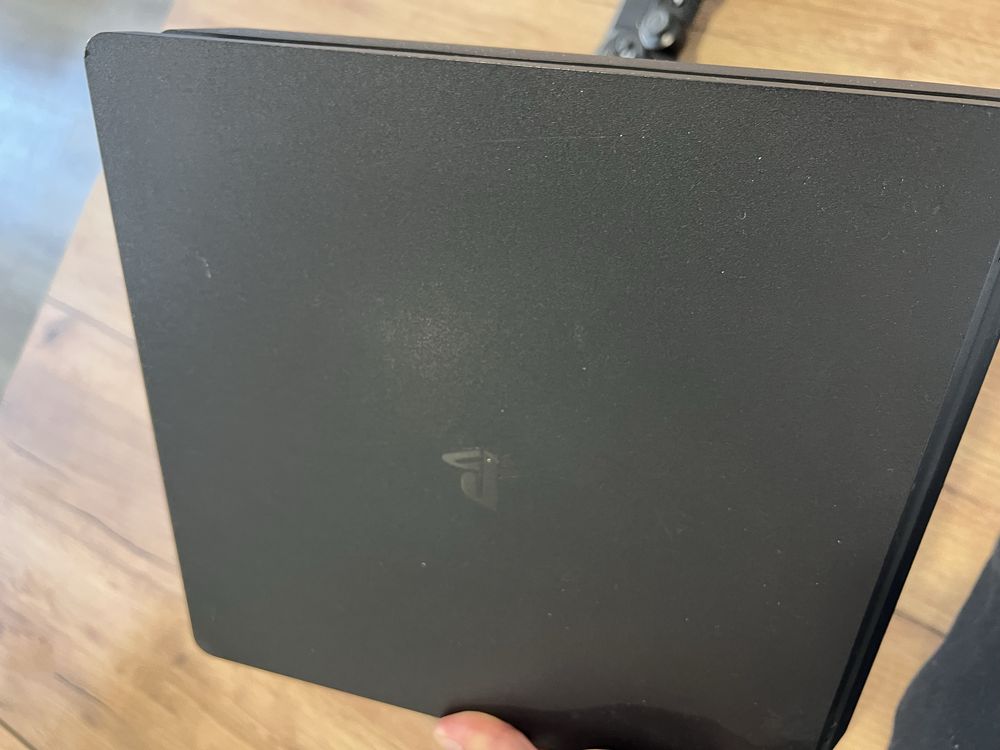 PS4 Slim 500GB + pad