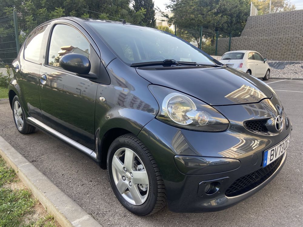 Toyota Aygo • Jantes Especiais • Multimidia • AC  • 129 mil km