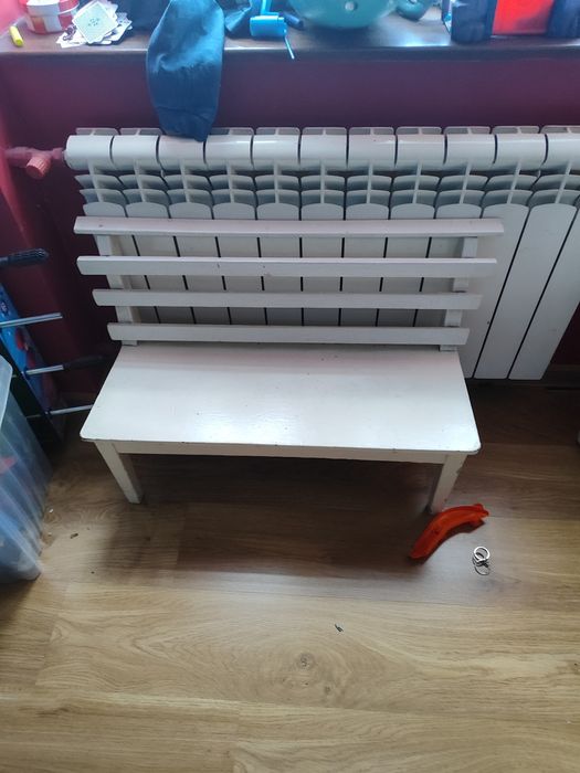 Drewniana ławka dziecieca