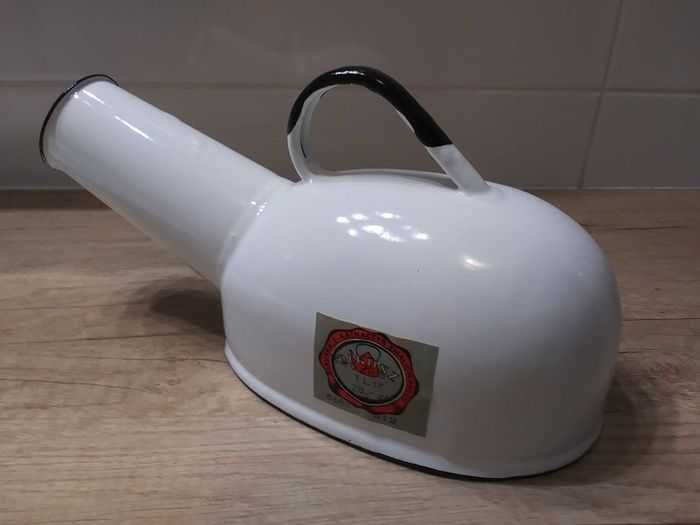 Dziwny nietypowy blaszany przedmiot męska kaczka z PRL naczynie emalia