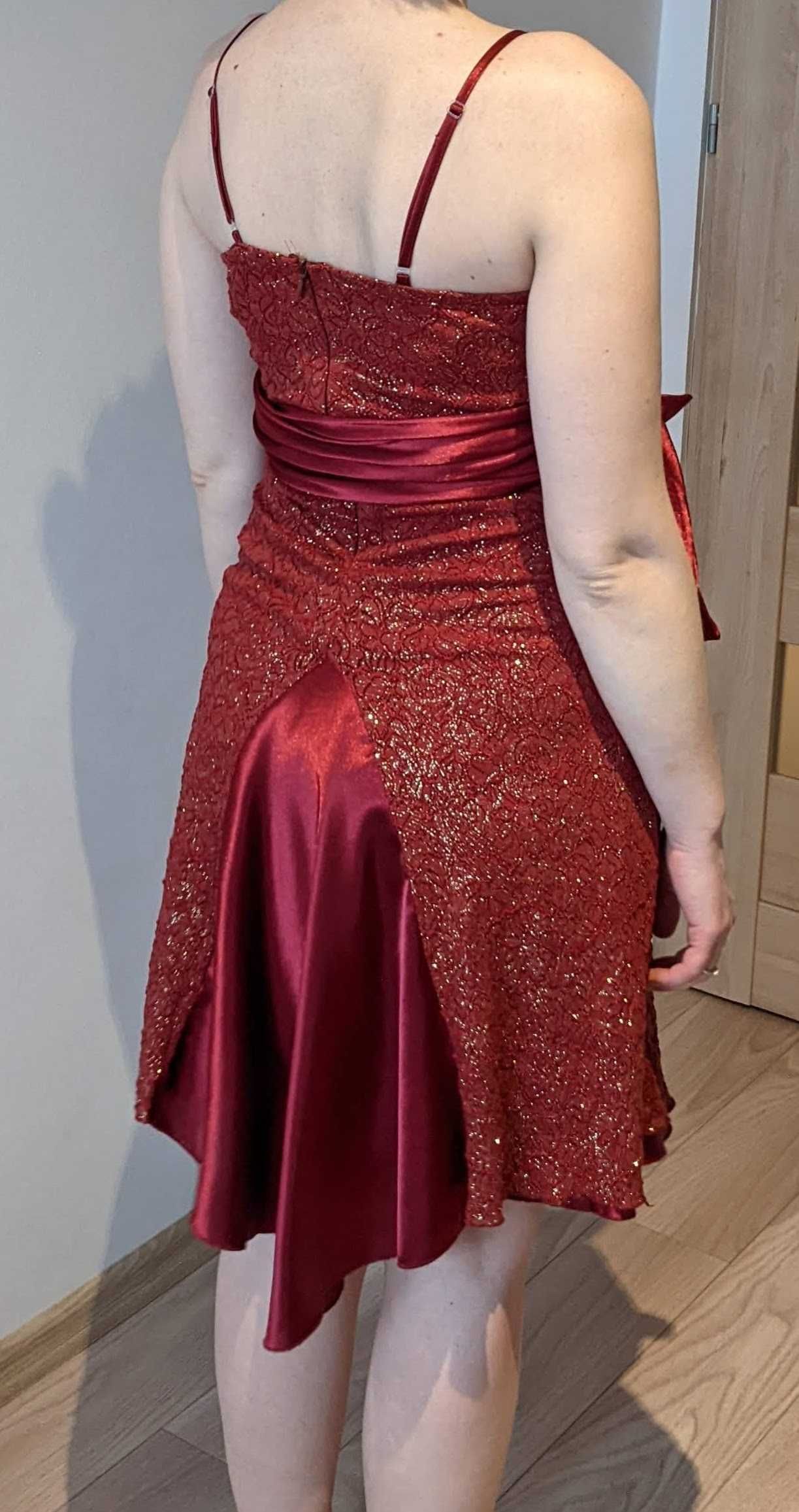 Sukienka karnawałowa czerwona z brokatem