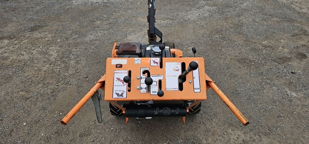 Koparka łańcuchowa Barreto E1330D-4C vermeer ditch witch Honda