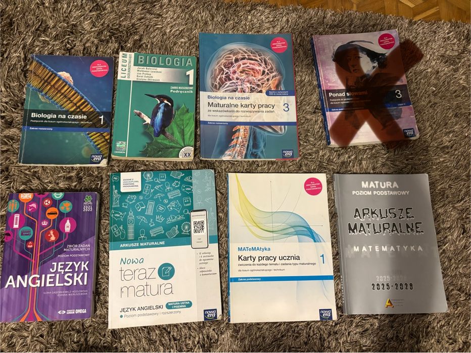 Podręczniki& maturalne karty pracy