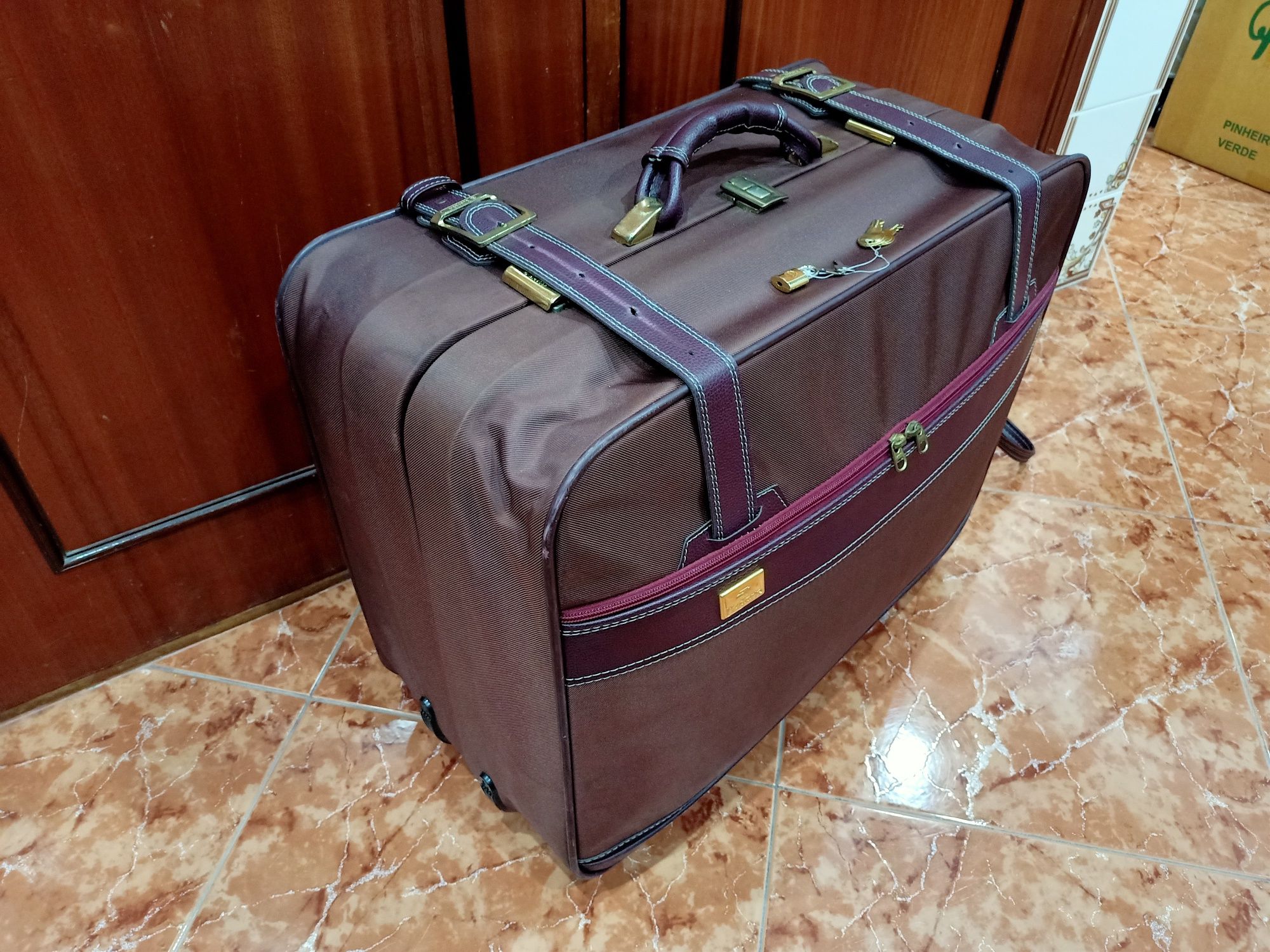 Mala malas de porão até 23 kg viagem casa quarto apartamento vivenda.
