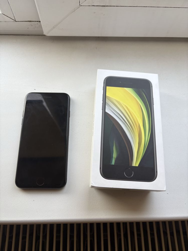 Iphone se 2020 на 128 гігабайт (працює)
