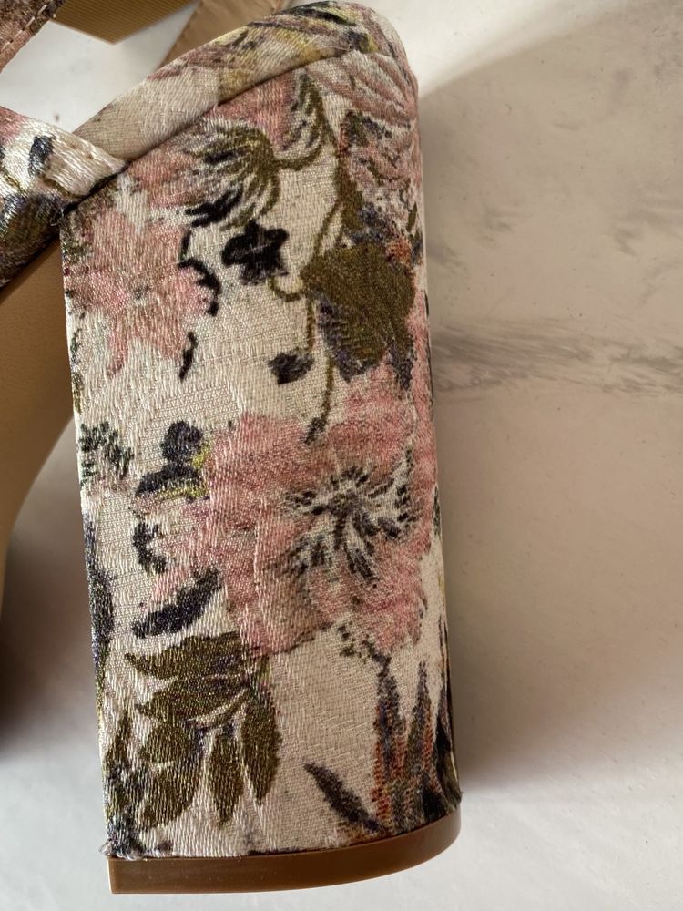 New look босоніжки тропічний квітковий принт підбори тканеві