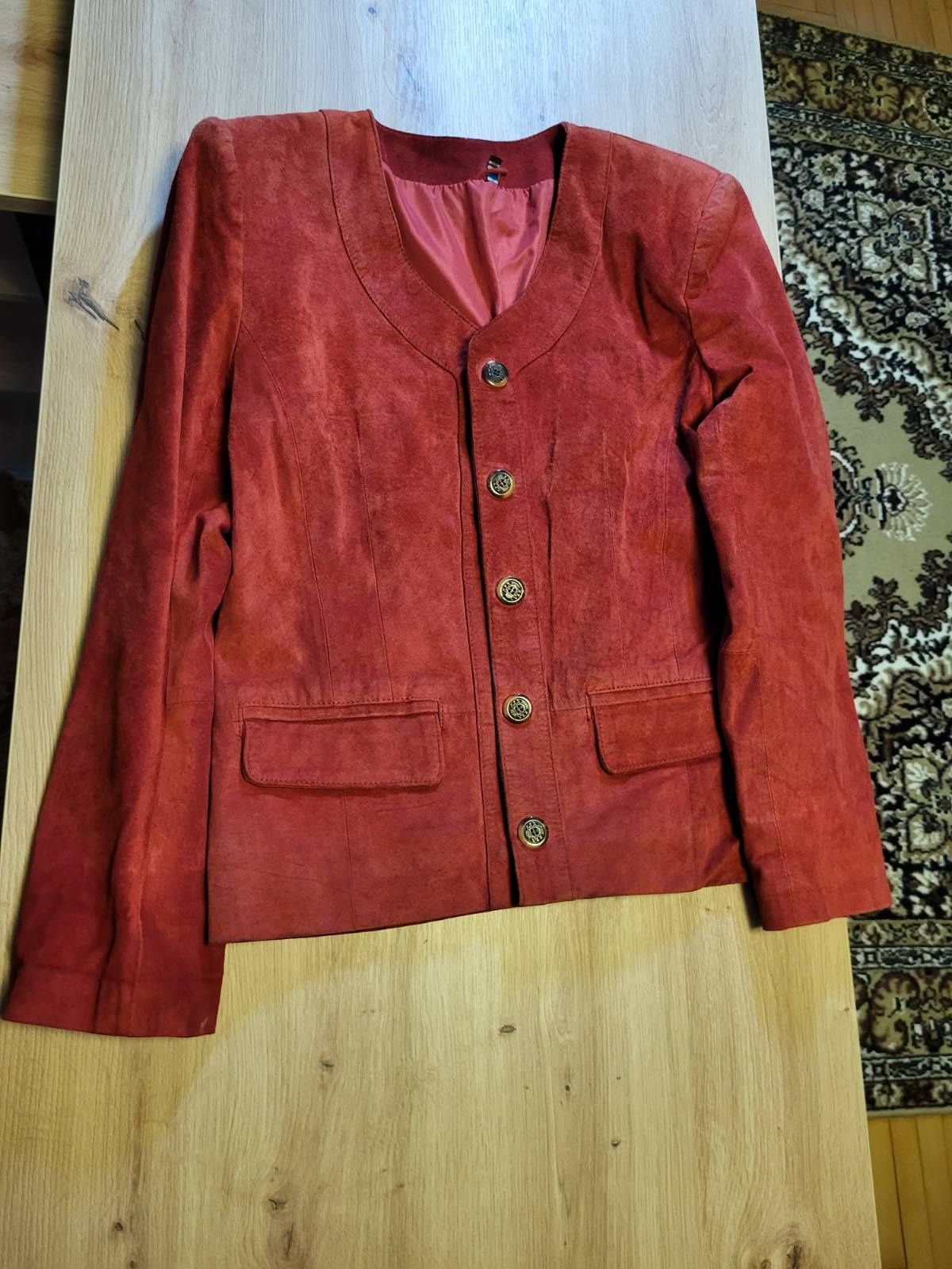 Продам шкіряний піджак жіночний