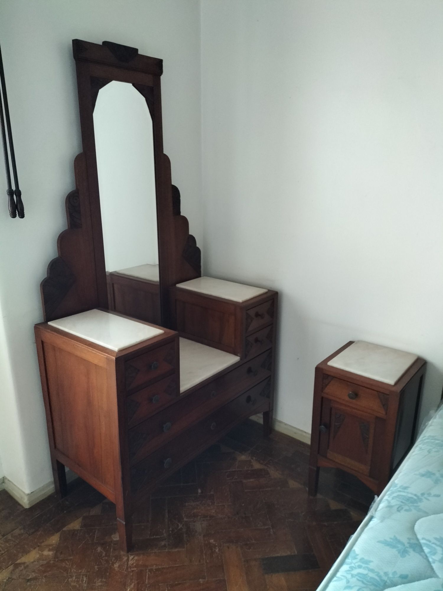 Mobília de quarto individual em cerejeira