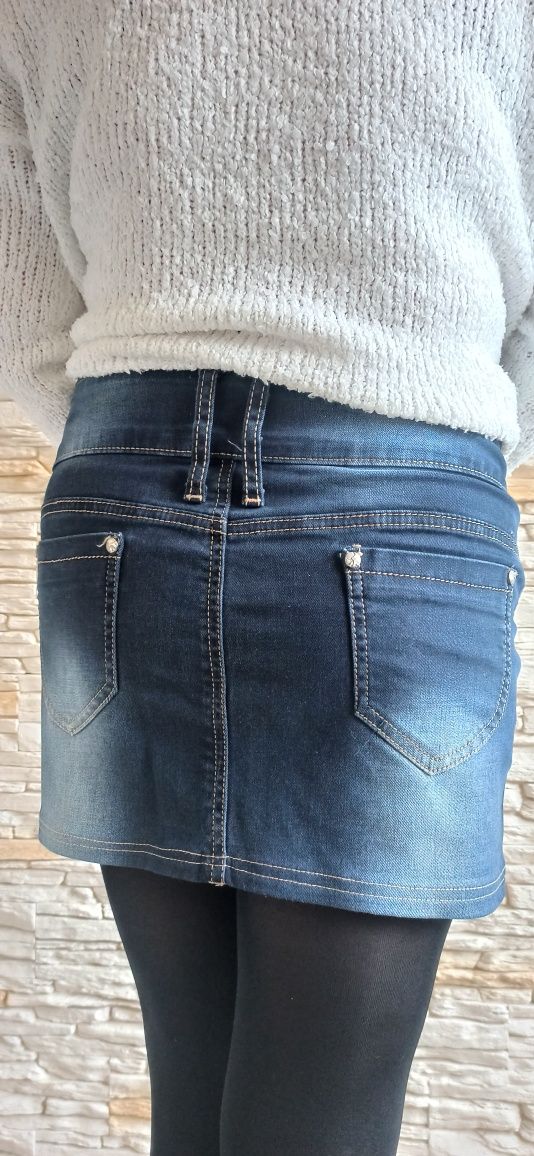 Spódnica spódniczka mini jeans dżinsowa kolor granat efekt sprania.