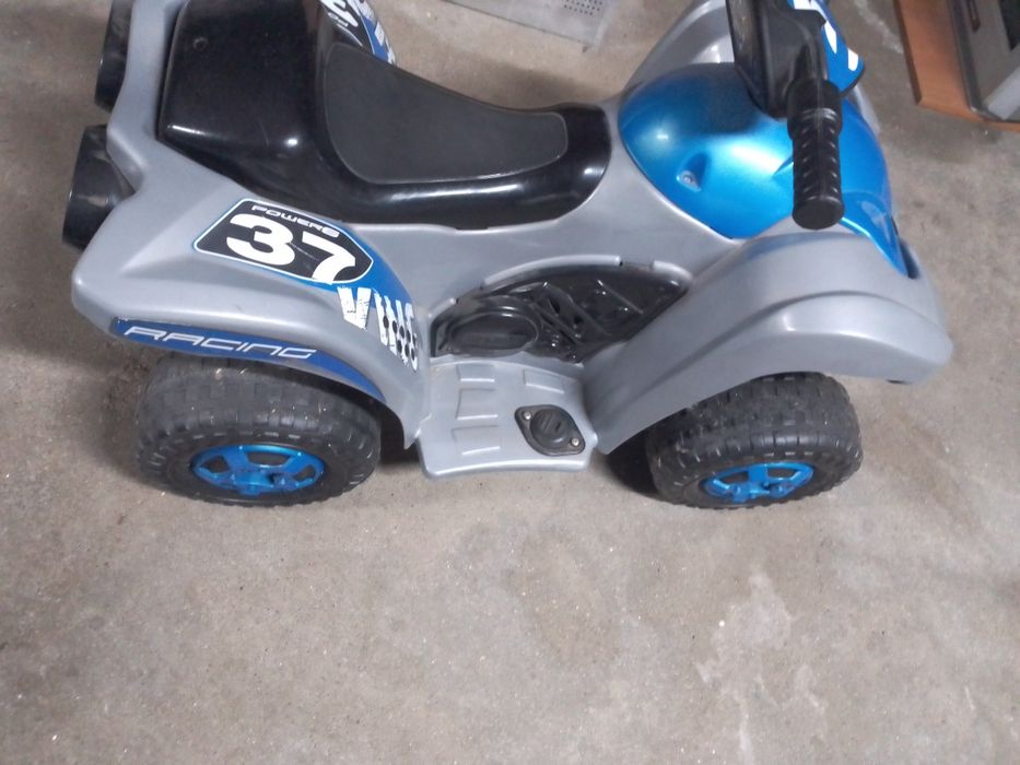 Moto 4 elétrica para criança