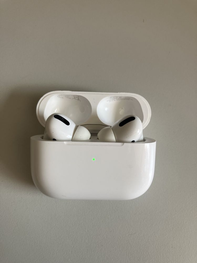 AirPods Pro второго поколения. Довольно хорошее состояние