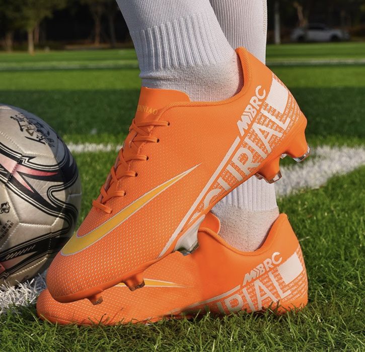 Obuwie piłkarskie sportowe buty korki lanki orlik