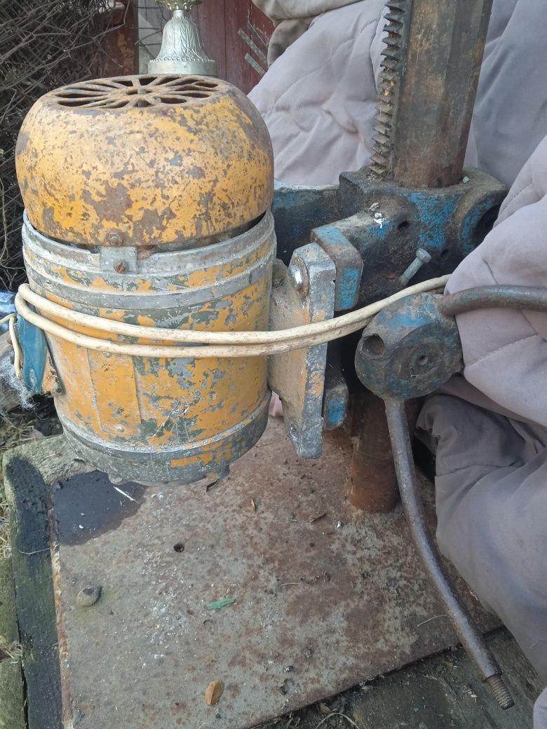 Продам вертикальний станок можу поміняти на дрова або ліс