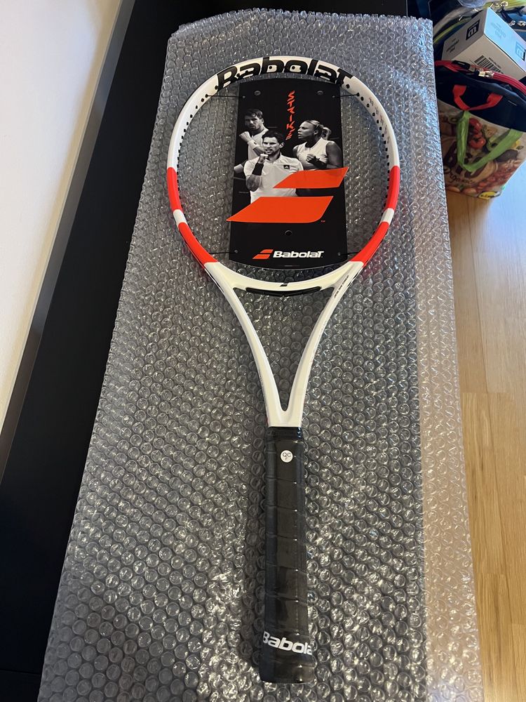 Yonex ezone, head gravity L, babolat pure strike,solinco, wilson blade
