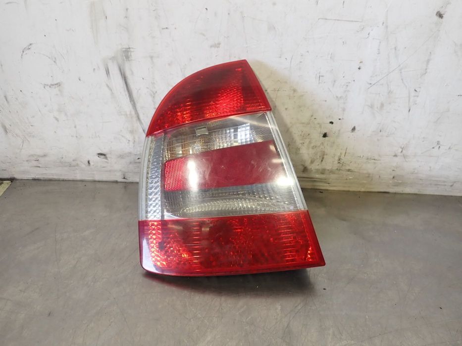 LAMPA LEWA TYLNA SKODA SUPERB 1.9 3U5945095A